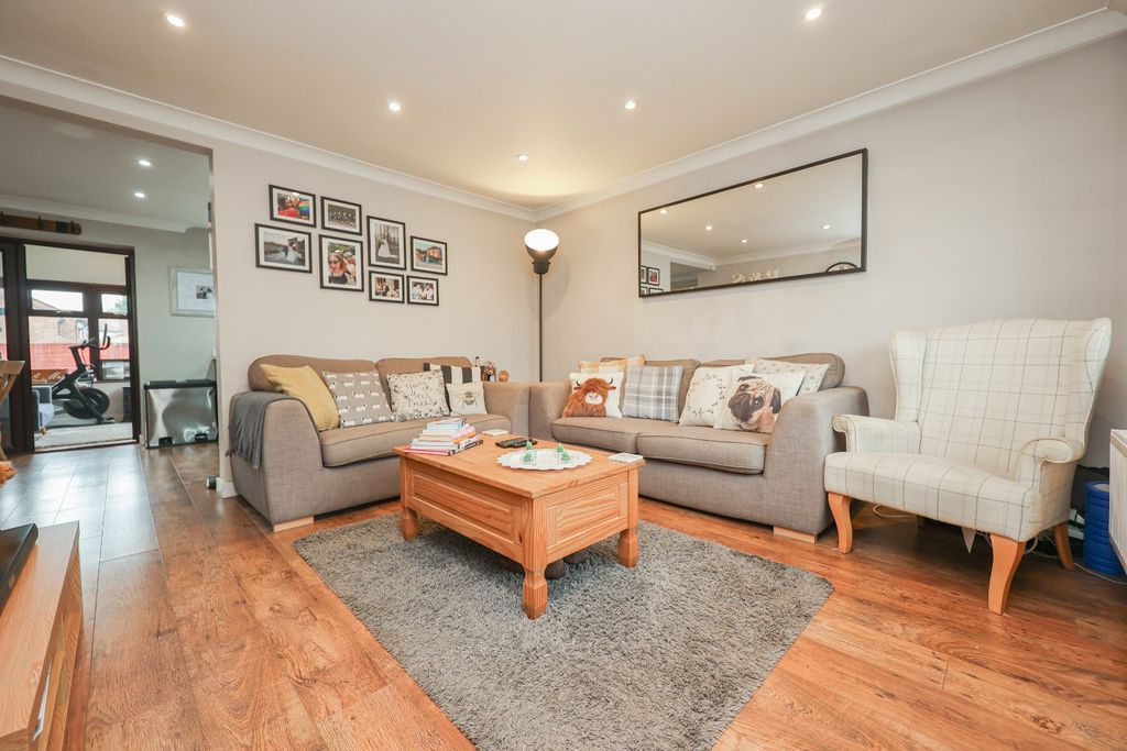 Property photo 2 of 20 4931542