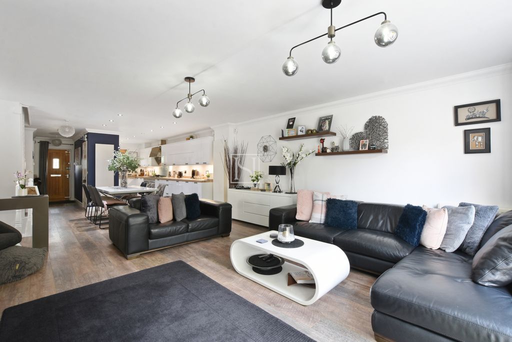 Property photo 1 of 14 New To Market - Immaculate 4-Bedroom Home In Gated Development With Garden, Garage &amp; Gym Complex On Site - Almost 2,000 Sqft!