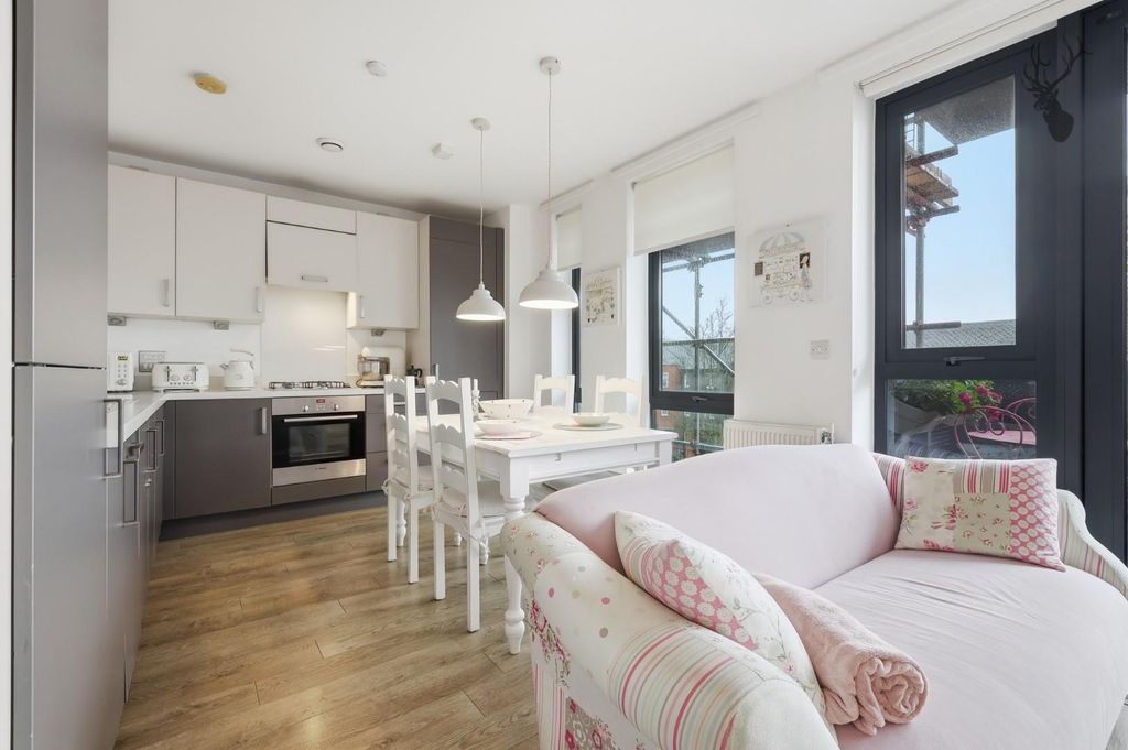 Property photo 2 of 23