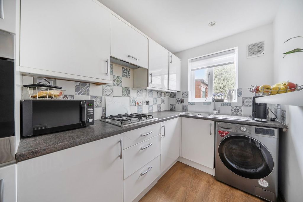 Property photo 3 of 13 1414773-1-6996E334c0Add.Jpg