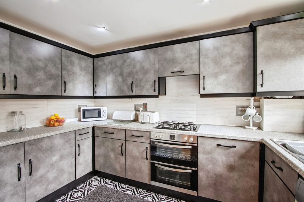 Property photo 3 of 16 Kitchen