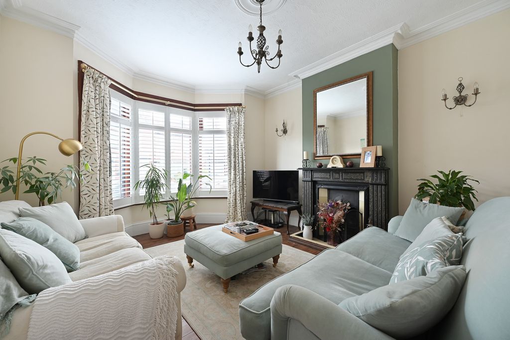Property photo 2 of 13 5