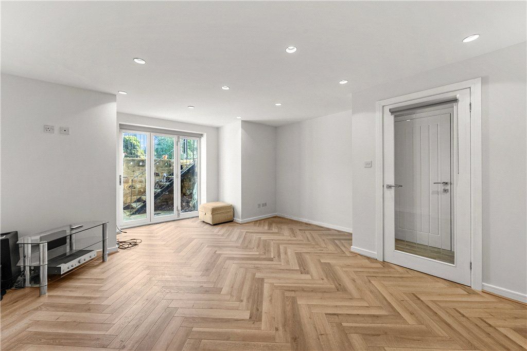 Property photo 3 of 20 Sitting Room