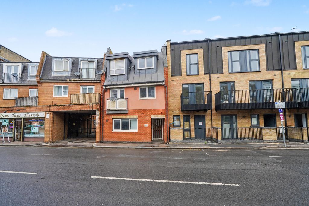 Property photo 1 of 5 Flat 5, Lapidge House, 5 Coombe Road, Kingston Upon Thames, Surrey, Kt2 7Ab
