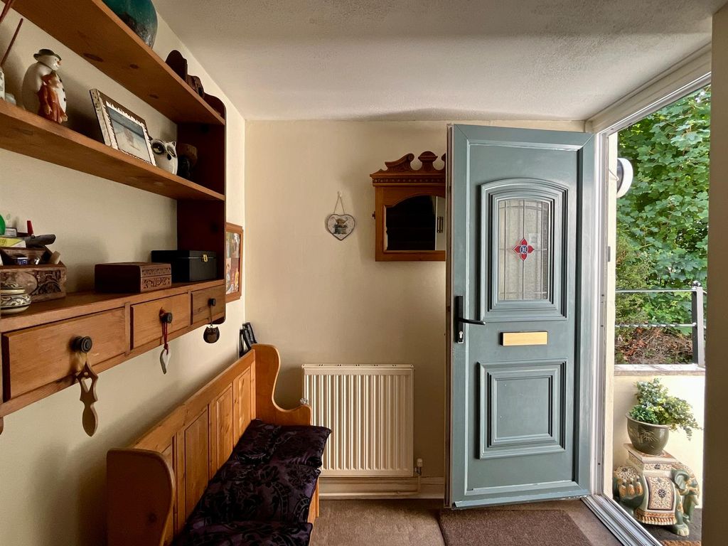 Property photo 2 of 28