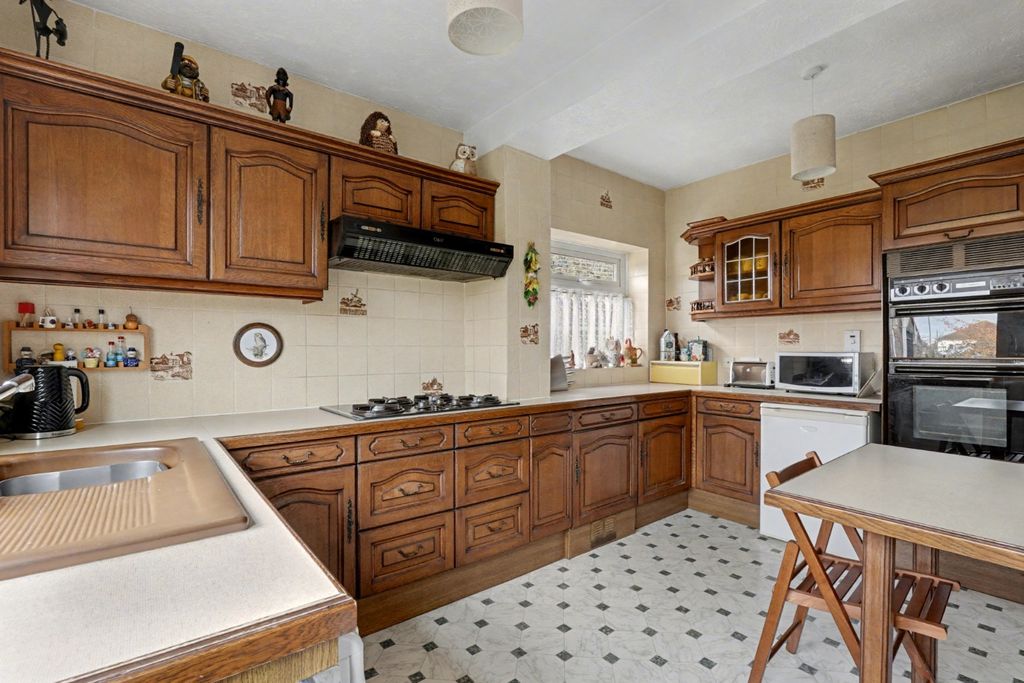 Property photo 2 of 17 4626945