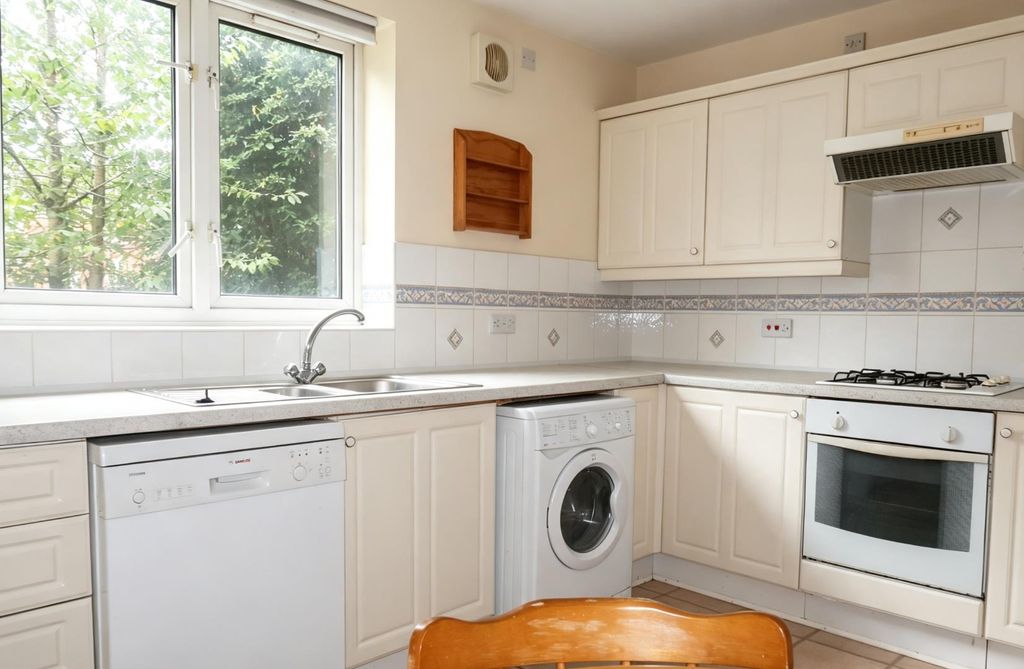 Property photo 3 of 14 Kitchen..Png