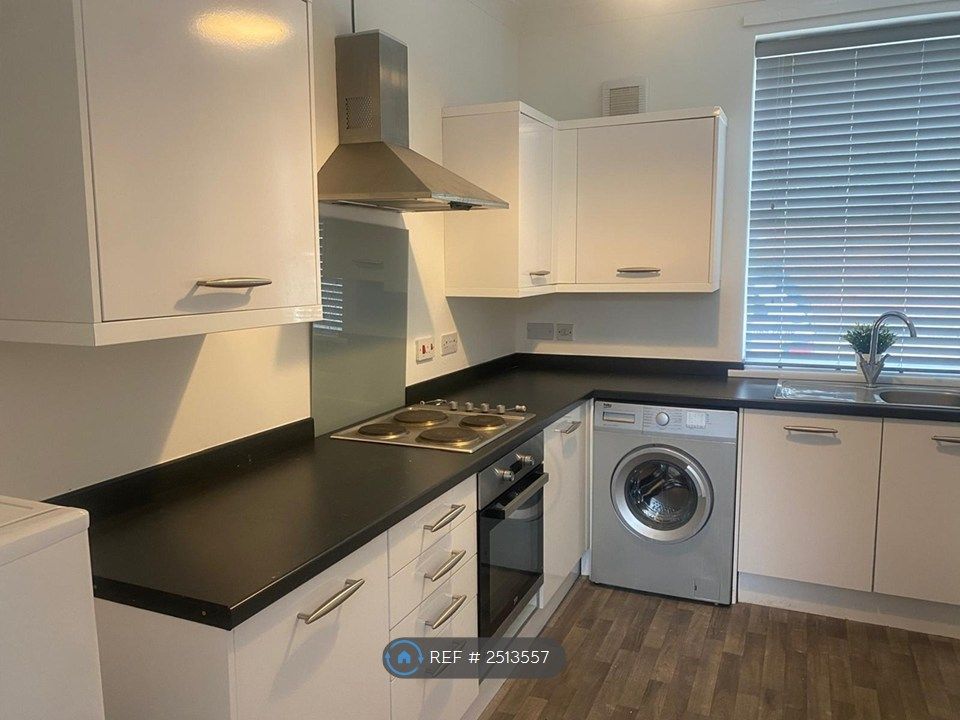 Property photo 3 of 6 Kitchen