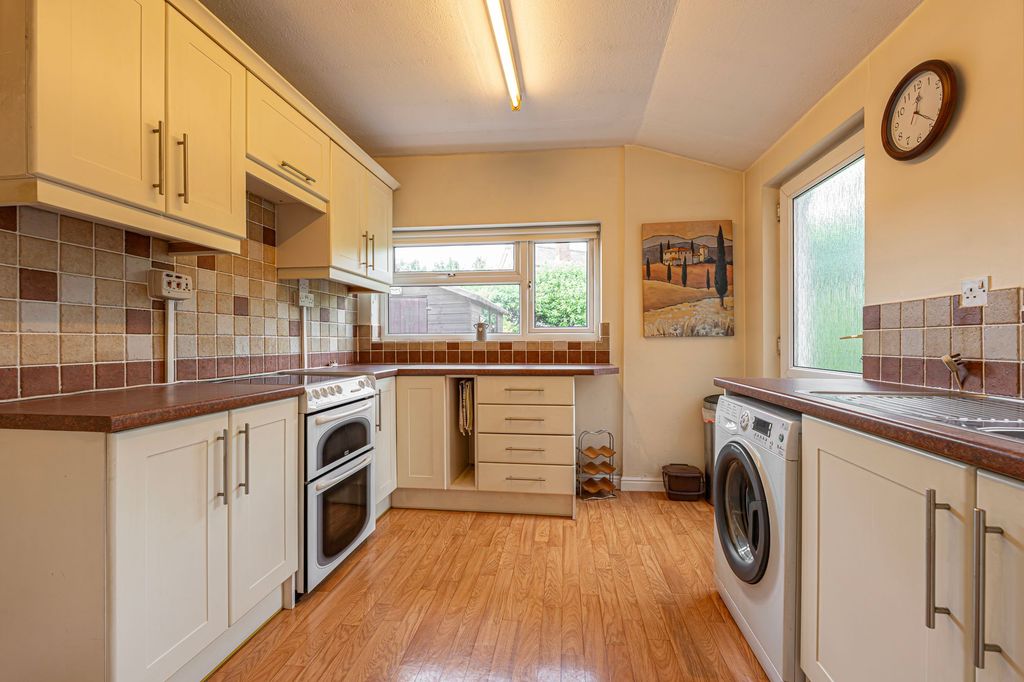 Property photo 2 of 37