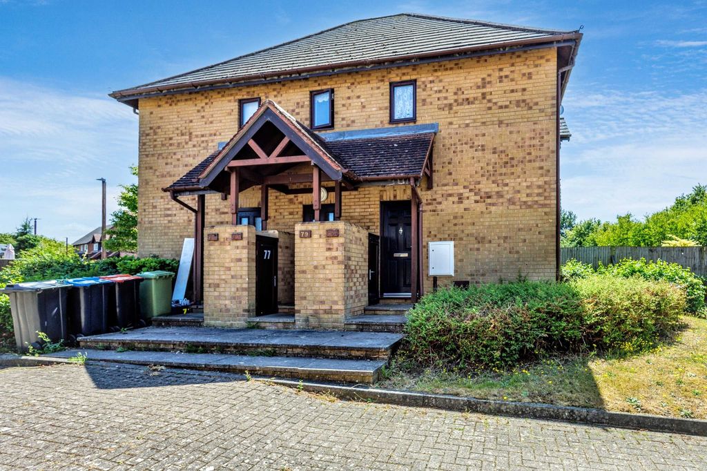 Property photo 1 of 6 75 Gaddesden Crescent, Wavendon Gate, Milton Keynes, Buckinghamshire, Mk7 7Sb