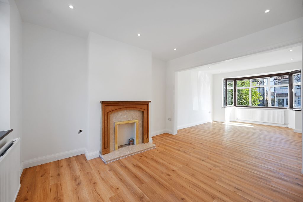 Property photo 2 of 13 8
