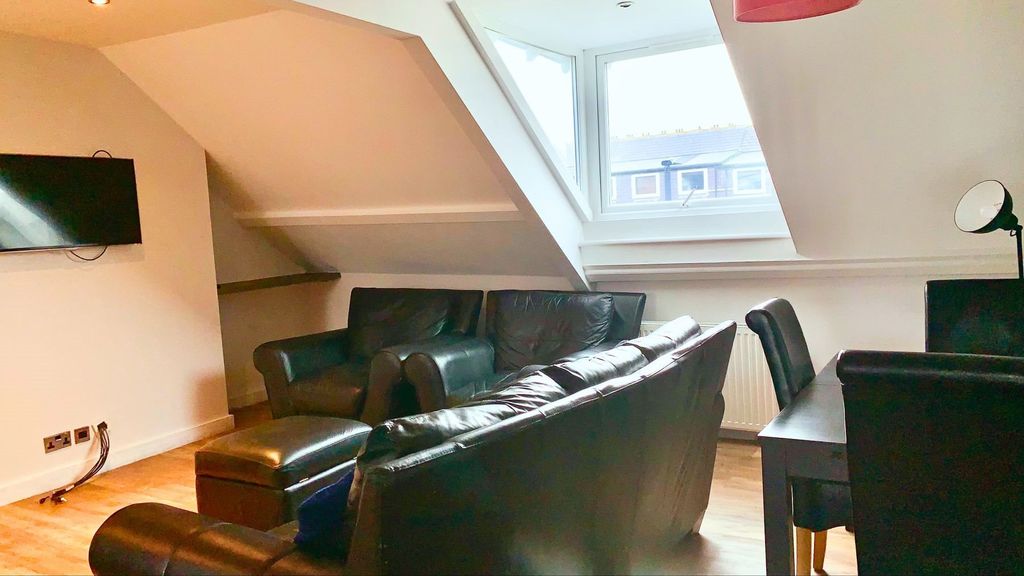 Property photo 2 of 9 48A Osborne Road Jesmond Lounge 2