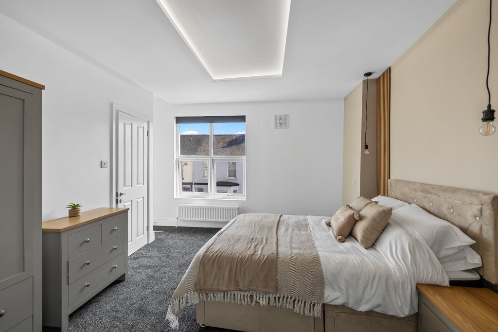 Property photo 1 of 11 0016