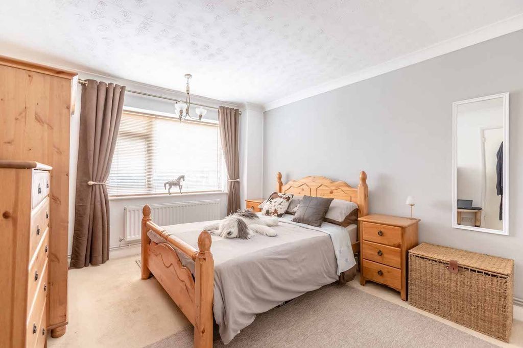 Property photo 3 of 19