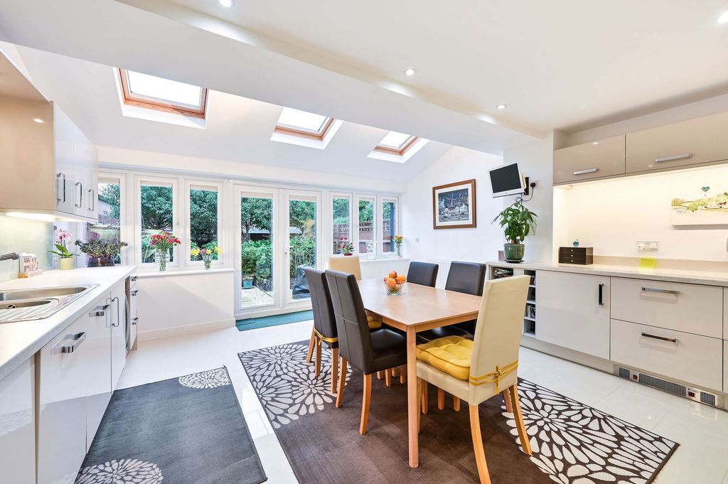 Property photo 2 of 24