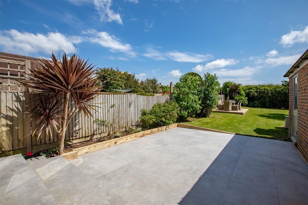 Property photo 3 of 15 Garden
