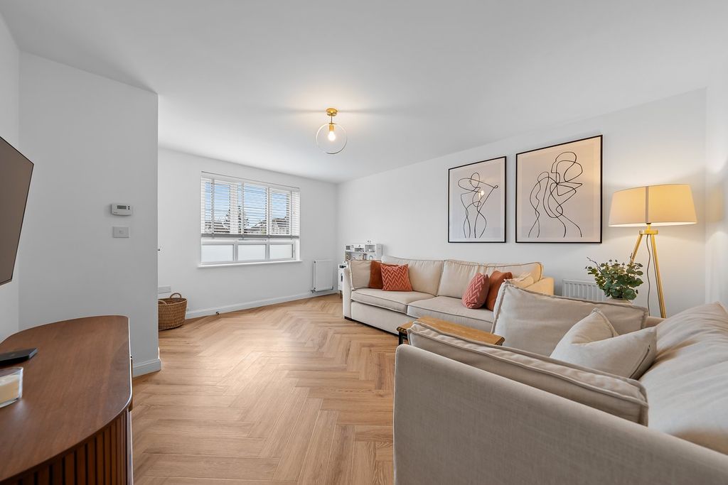 Property photo 2 of 23