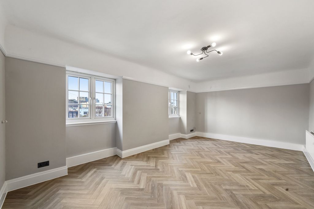 Property photo 1 of 11 Flat 10A, Richmond Chambers (1)