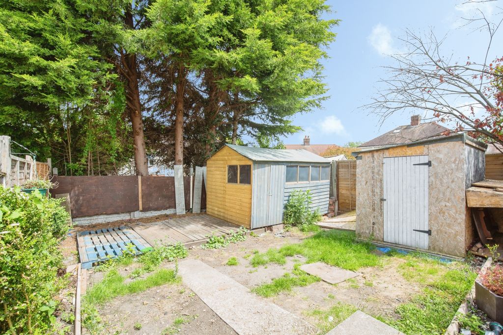 Property photo 2 of 18 F664Cfdc-Mw26-212