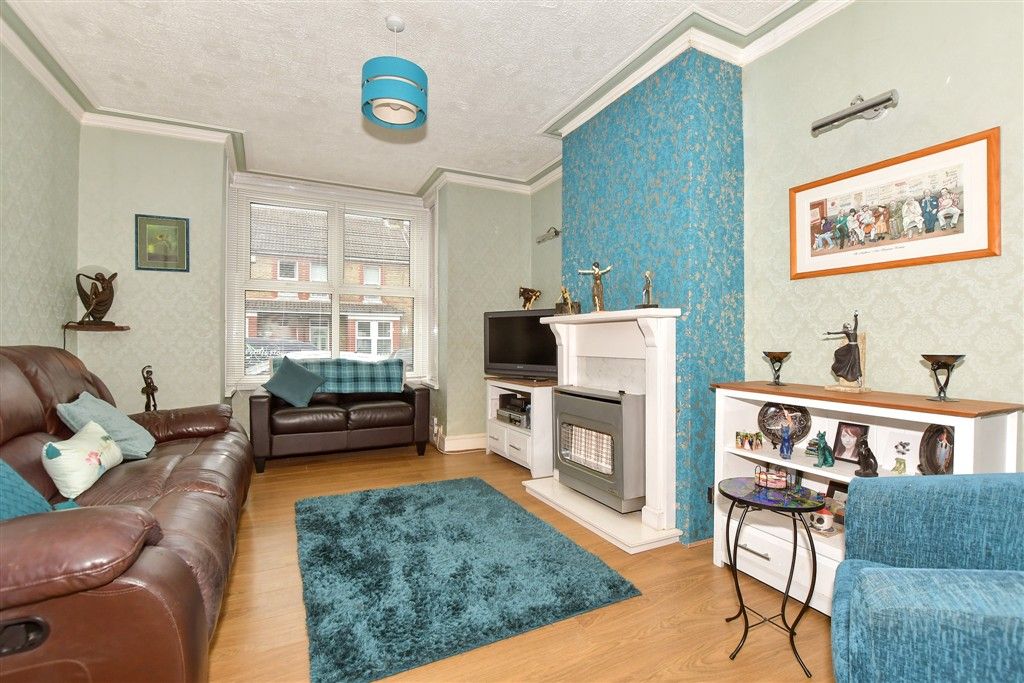 Property photo 3 of 12 Lounge