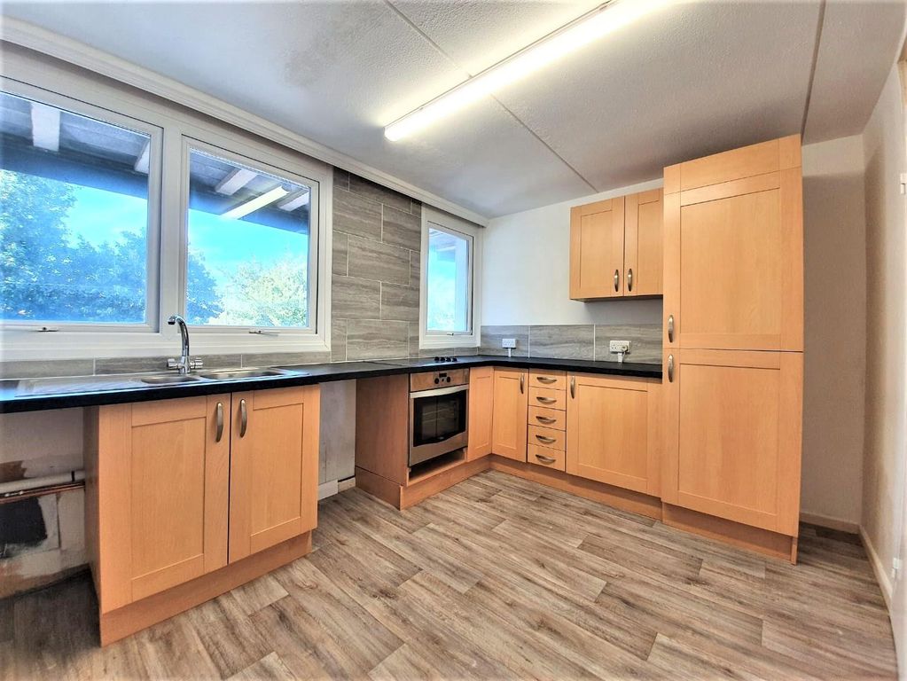 Property photo 2 of 8 Kitchen