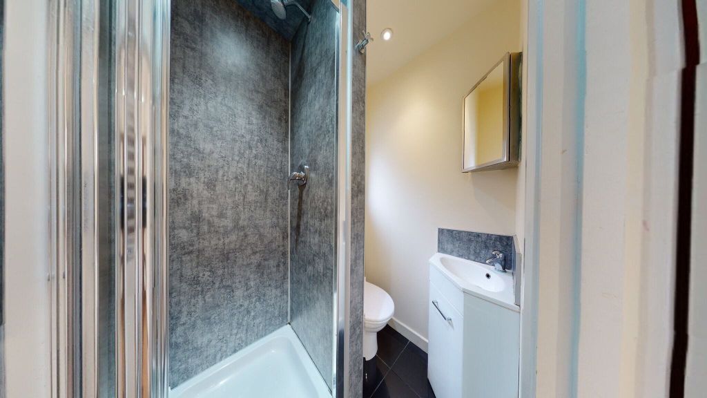 Property photo 3 of 8 Bathroom