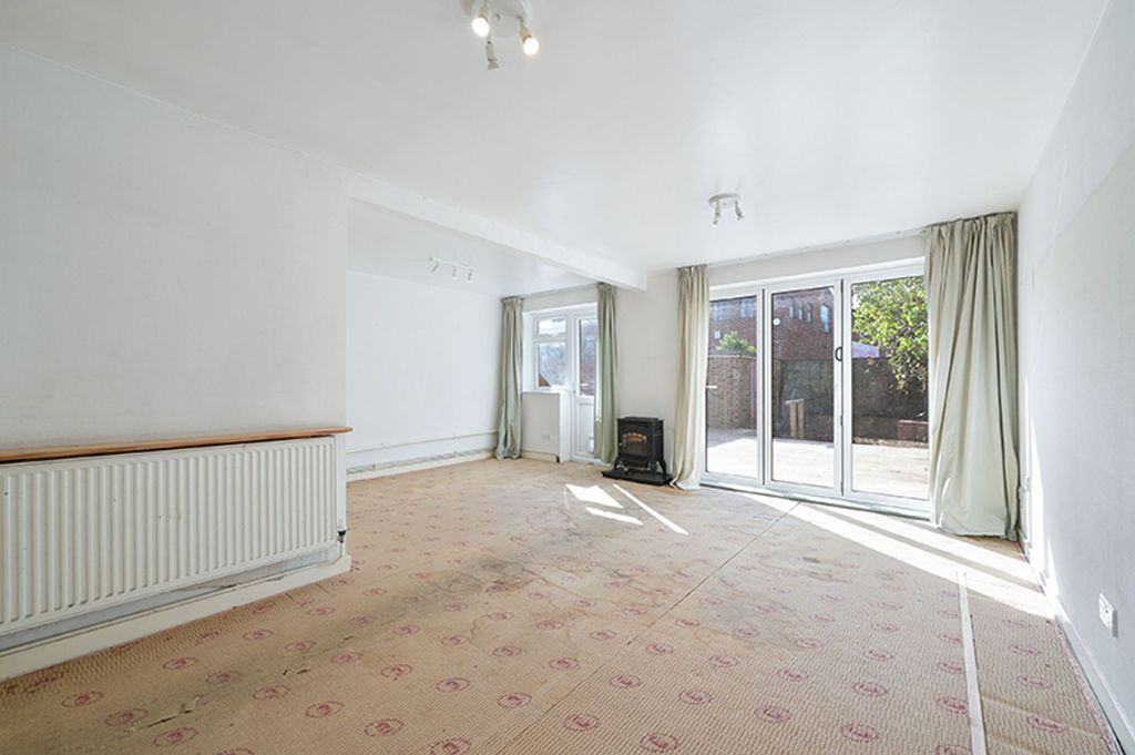 Property photo 3 of 6