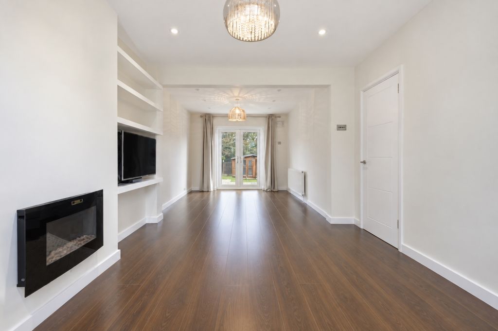 Property photo 1 of 15 Living Room