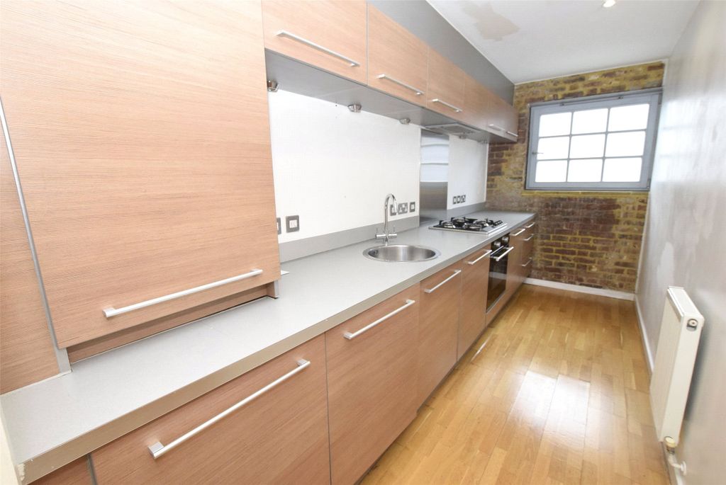 Property photo 3 of 11 Kitchen