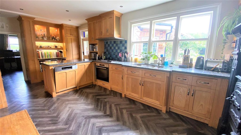 Property photo 3 of 21 15.Jpg
