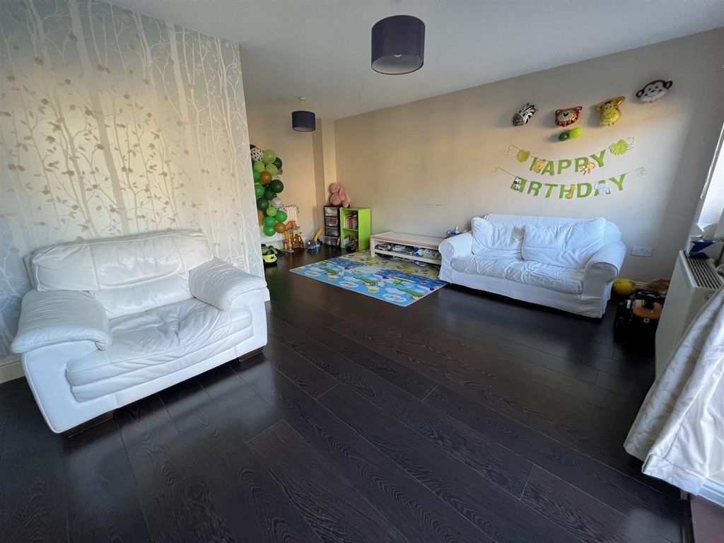 Property photo 3 of 15 Lounge Alt.Jpeg