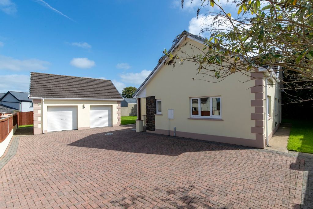 Property photo 1 of 31