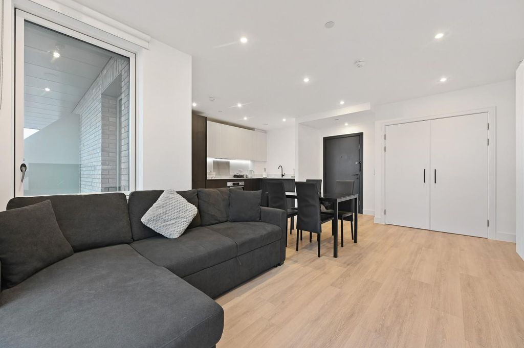 Property photo 3 of 8