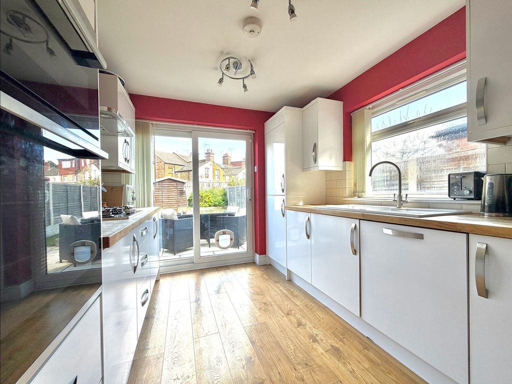 Property photo 2 of 17 Kitchen