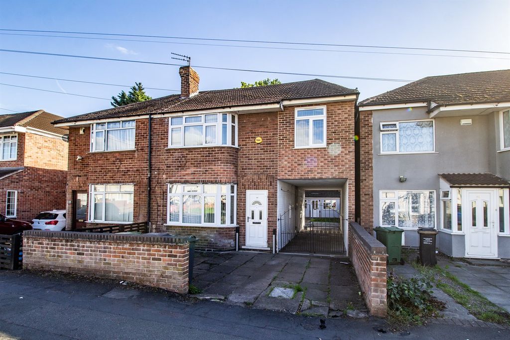 Property photo 1 of 34 Belton Road
