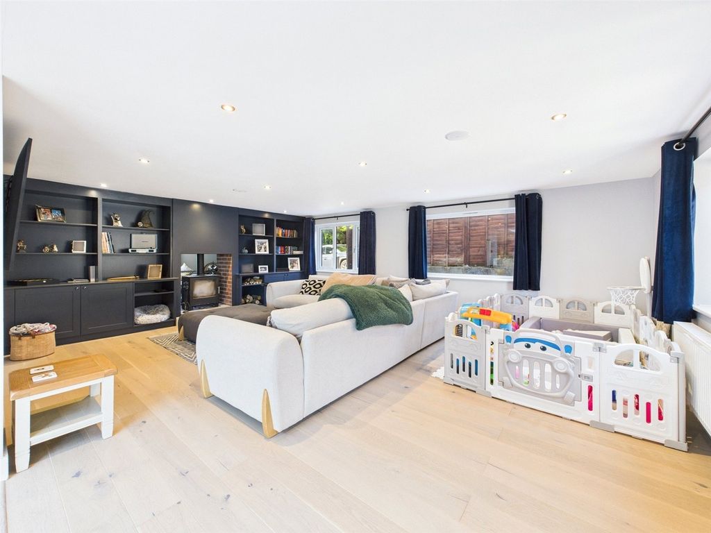 Property photo 3 of 29 Picture No. 32