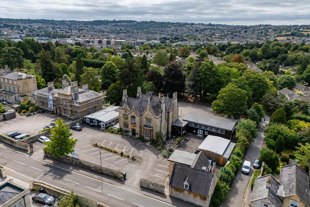 Property photo 3 of 34 Image