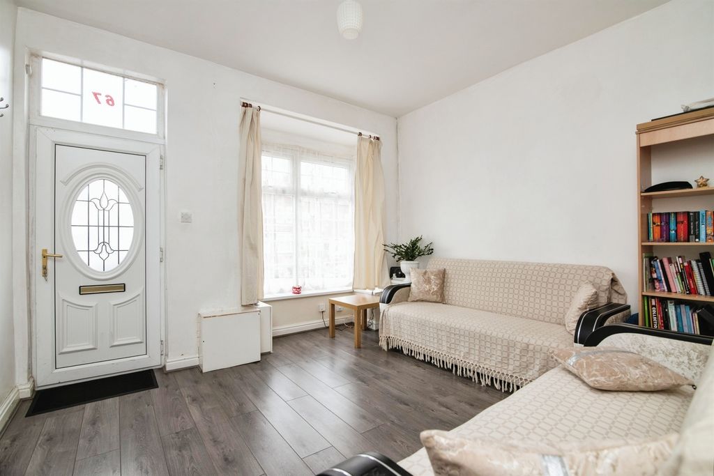 Property photo 2 of 20