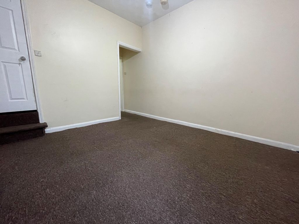 Property photo 2 of 10 Living Room