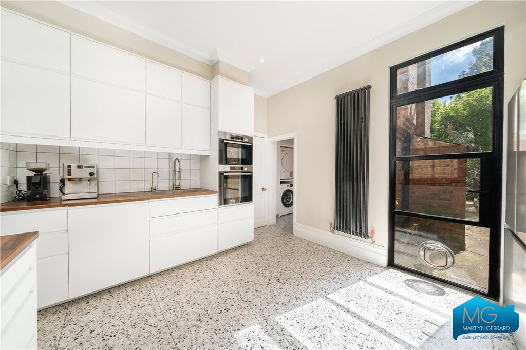 Property photo 2 of 26 Picture No. 52