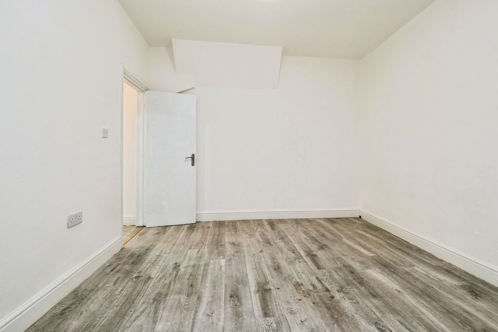 Property photo 2 of 11 Pbox-Img.Jpg
