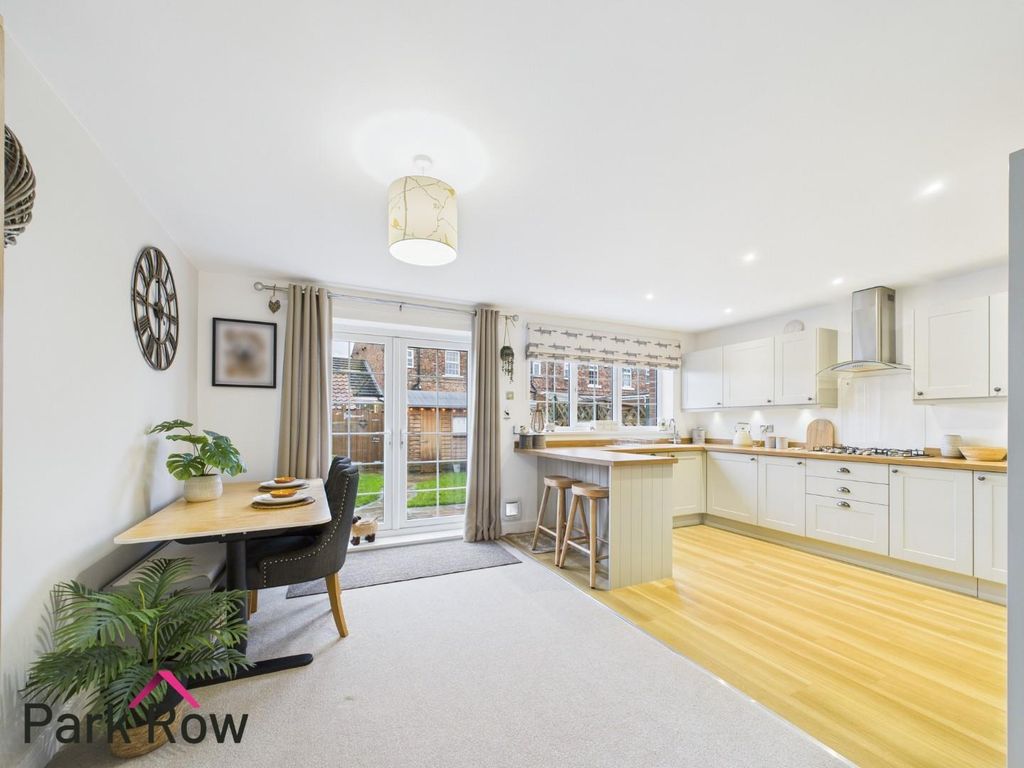 Property photo 3 of 27 Kitchen/Dining Room