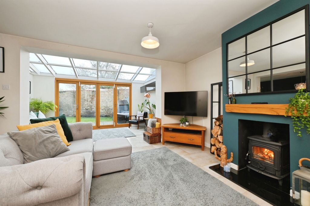 Property photo 2 of 18