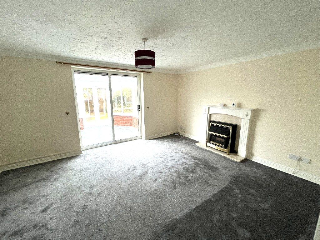 Property photo 2 of 12 Lounge