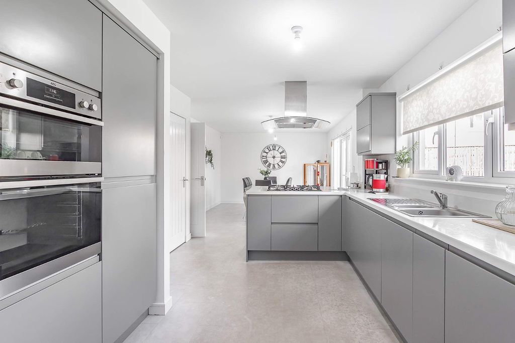 Property photo 3 of 29 4492345