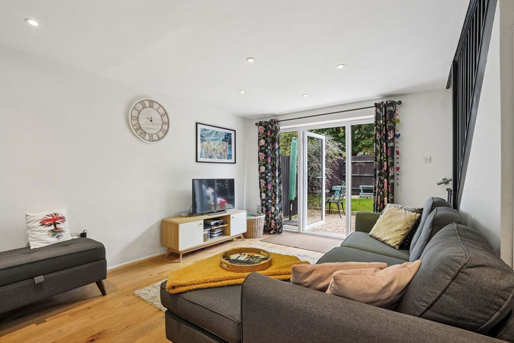 Property photo 3 of 12 Reception