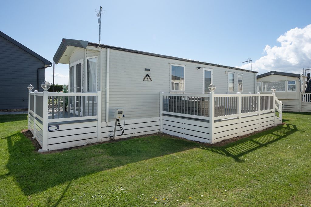 Property photo 1 of 18 Exterior