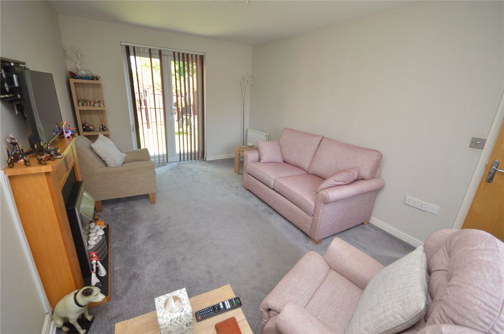 Property photo 3 of 15 Living Room