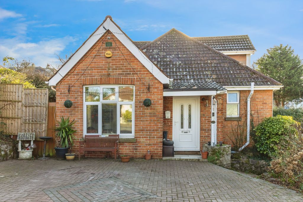 Property photo 1 of 15 External