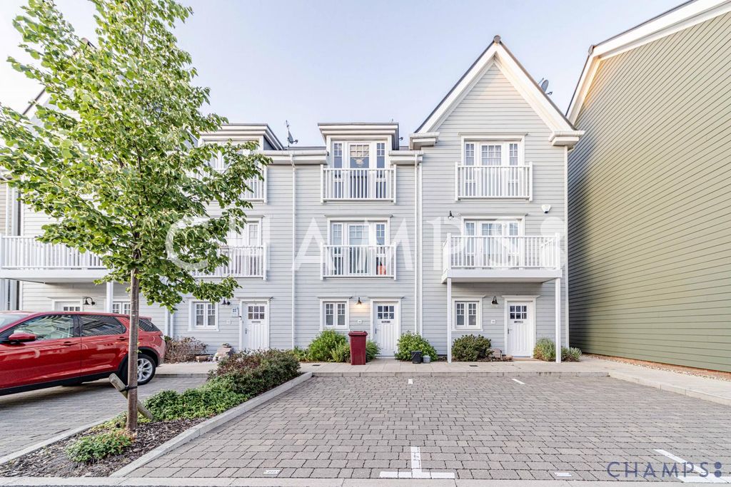 Property photo 1 of 7 4-Bedroom Family Home With Private Garden &amp; Parking | Green Park Village
